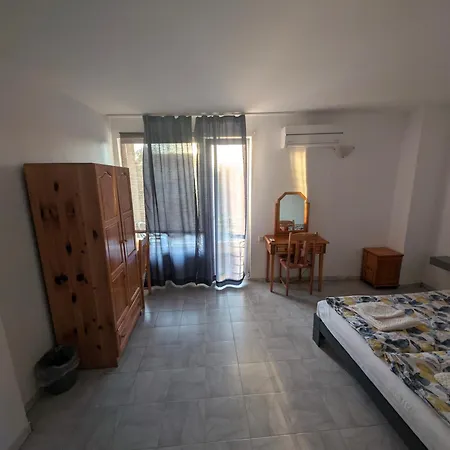 In Next To Gradina And Sozopol 3* Černomorec